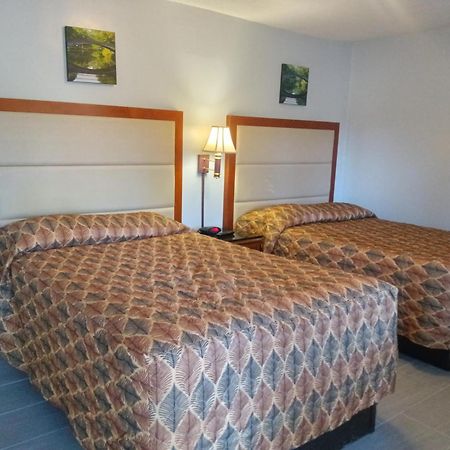 Maple Leaf Motel New Milford Exteriér fotografie
