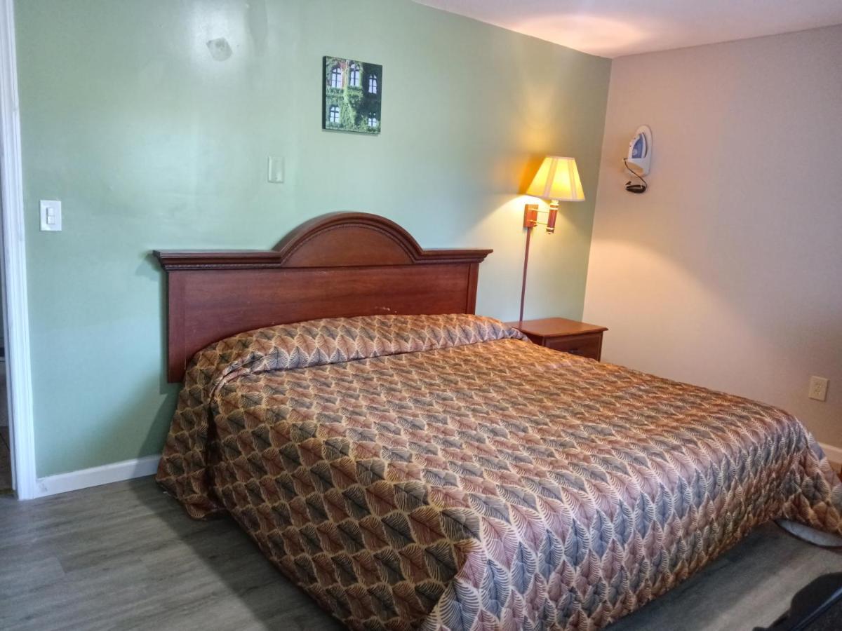 Maple Leaf Motel New Milford Exteriér fotografie