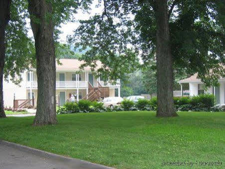Maple Leaf Motel New Milford Exteriér fotografie